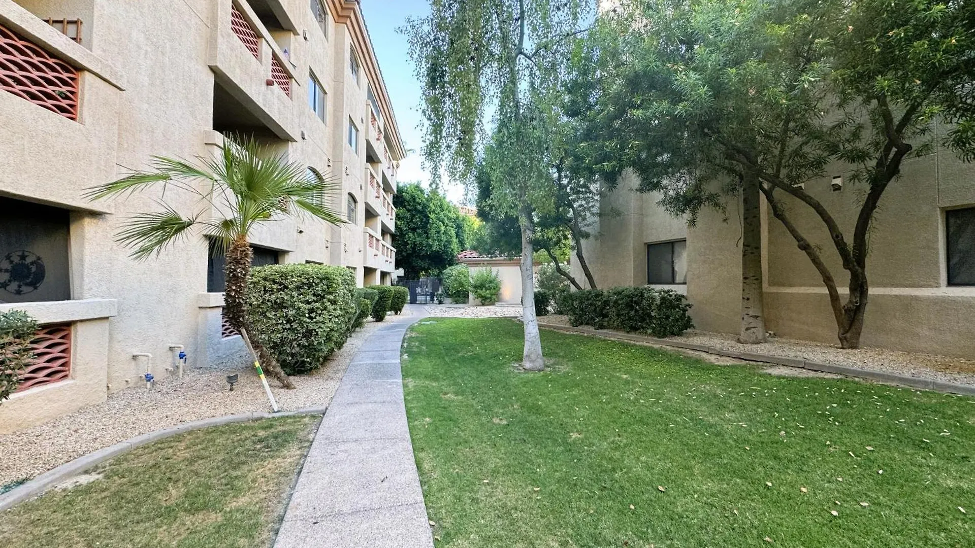 New Modern Apt, Vacation Or Long Stay 凤凰城 公寓