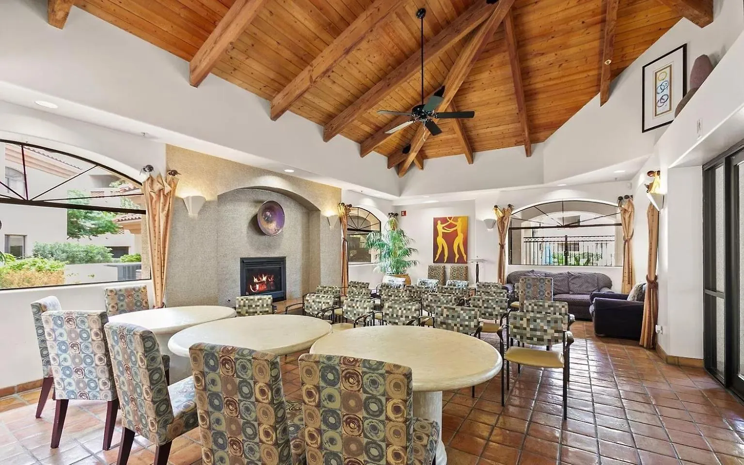 New Modern Apt, Vacation Or Long Stay 凤凰城