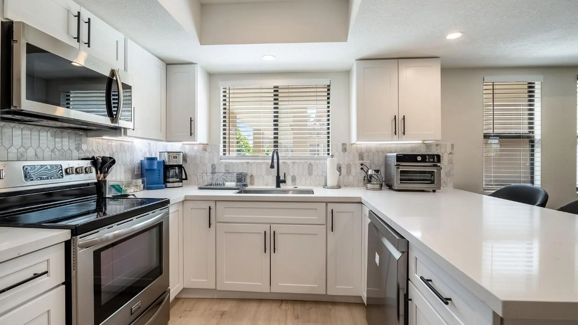 New Modern Apt, Vacation Or Long Stay 凤凰城