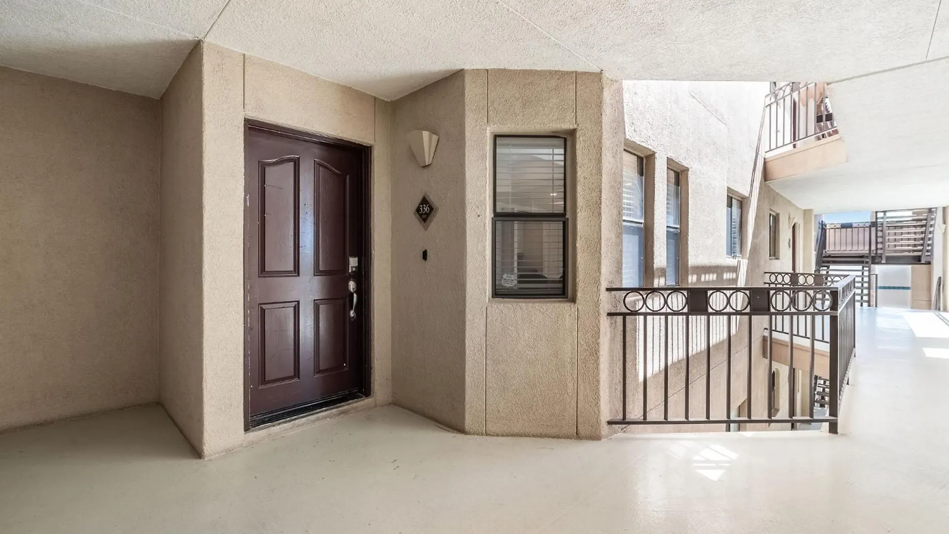 New Modern Apt, Vacation Or Long Stay 凤凰城 公寓