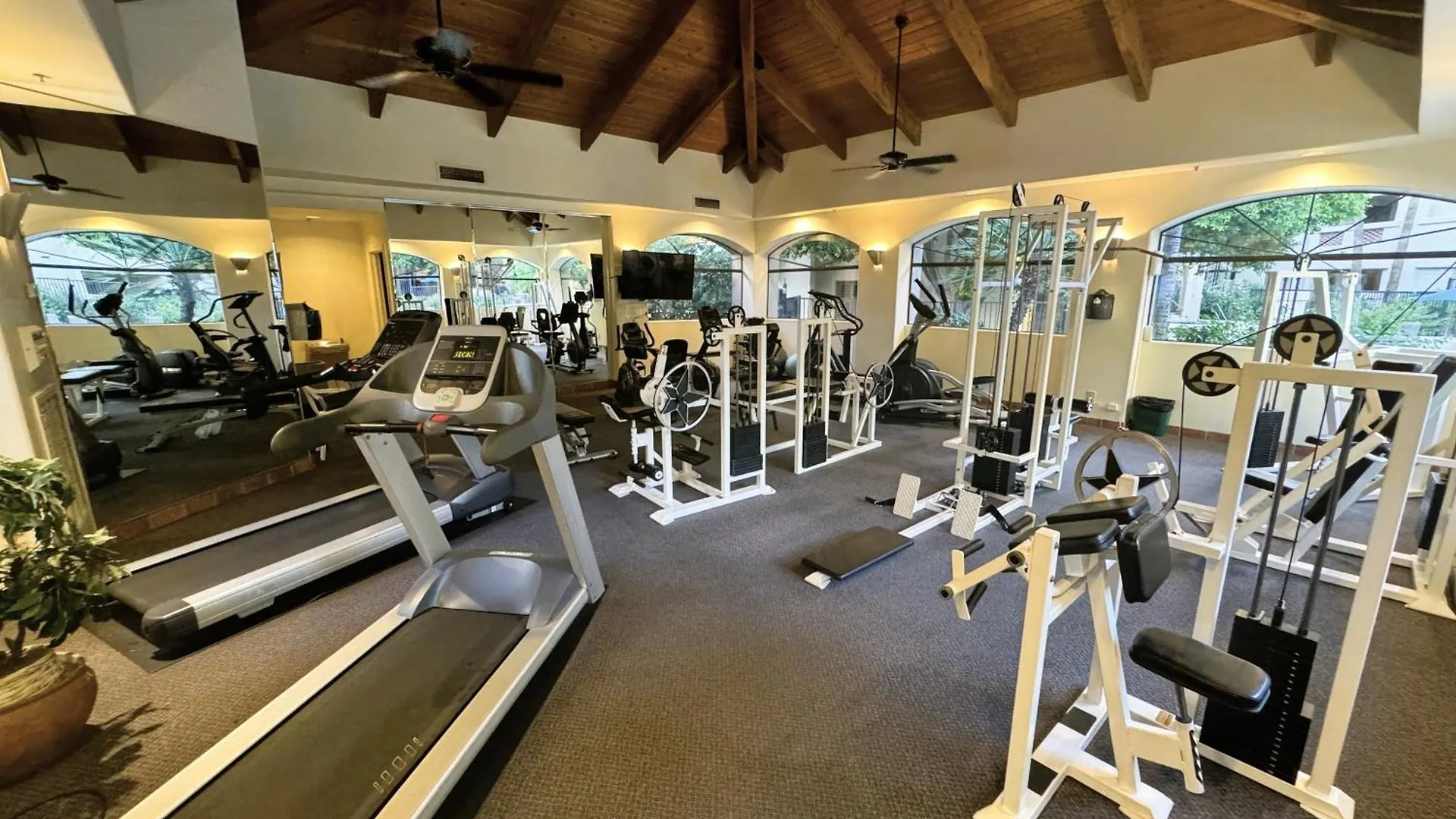 New Modern Apt, Vacation Or Long Stay 凤凰城 美国