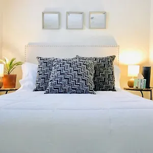 Sunny Guest With Large Backyard - Pets Welcome Apartment