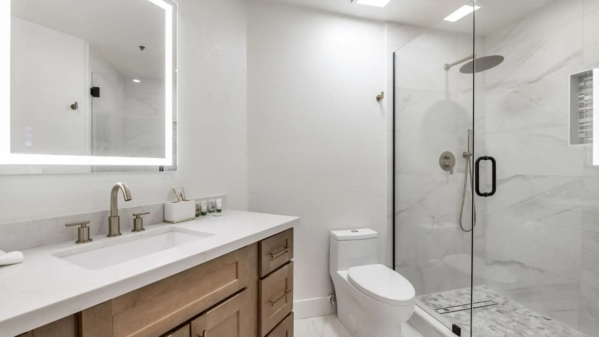 New Modern Apt, Vacation Or Long Stay Phoenix 0*,  United States