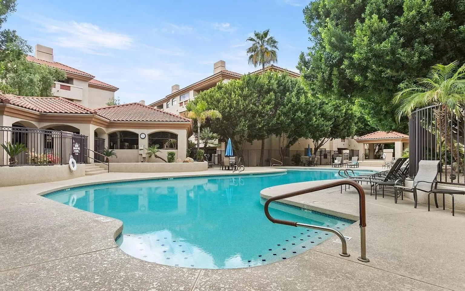 New Modern Apt, Vacation Or Long Stay Phoenix Apartment