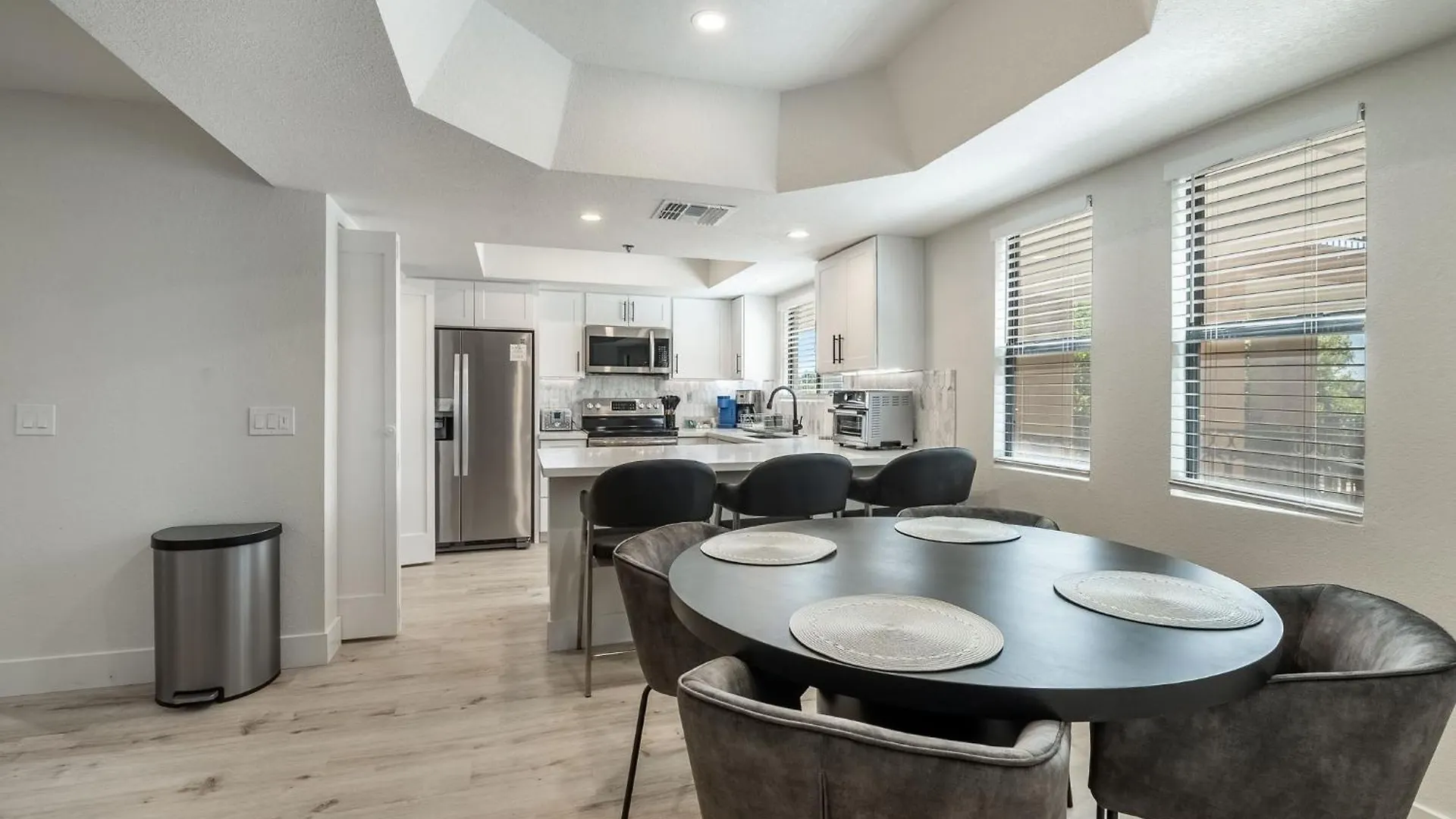 Apartment New Modern Apt, Vacation Or Long Stay Phoenix
