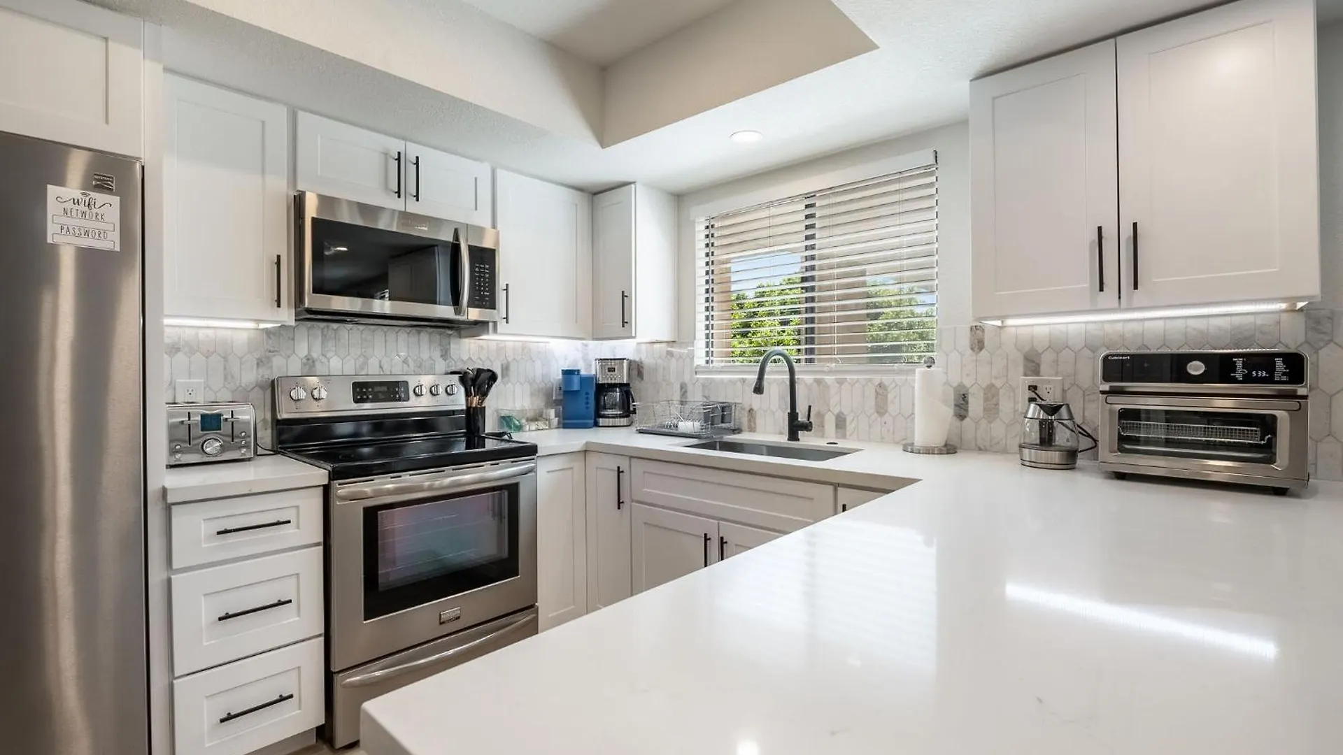 New Modern Apt, Vacation Or Long Stay Phoenix